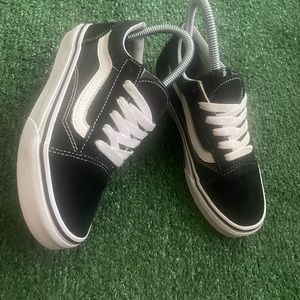 Kids vans size 2.5 perfect condition